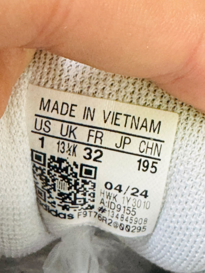 Adidas kids sneaker size label showing 32 FR