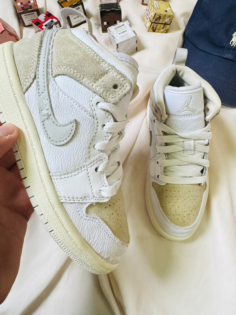 Air Jordan 1 Mid kids sneaker heel view