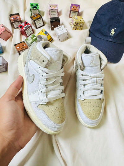 Air Jordan 1 Mid kids sneakers white beige pair