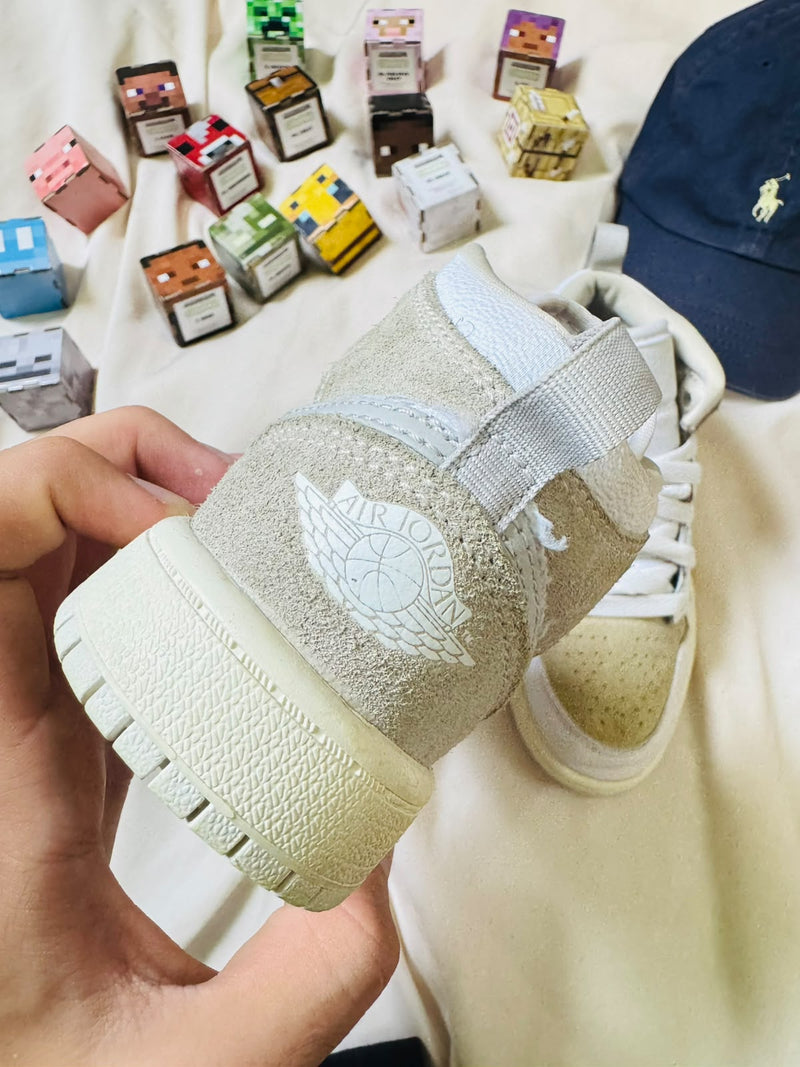Air Jordan 1 Mid kids sneaker white beige side view