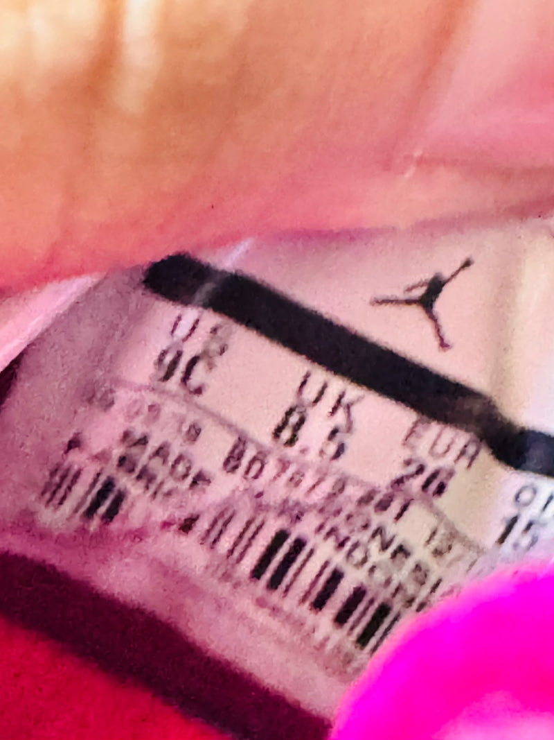Air Jordan 4 kids sneaker size label showing 26 FR