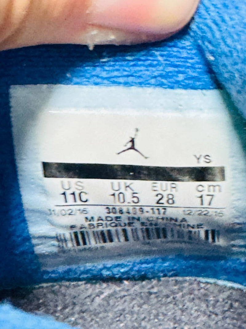 Air Jordan 4 kids sneaker size label showing 28 FR