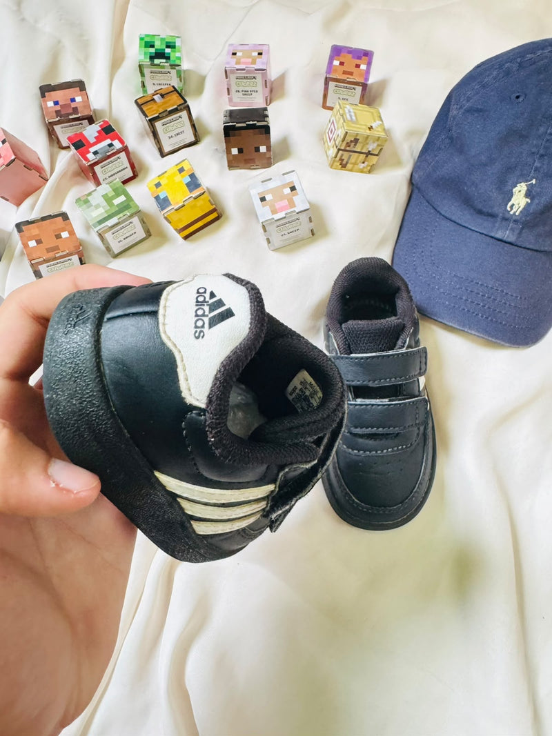 Adidas kids black white velcro sneaker detail