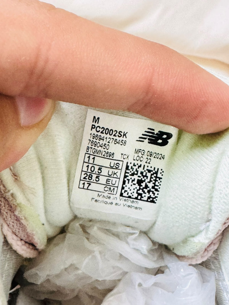 New Balance kids sneaker size label 28.5 FR