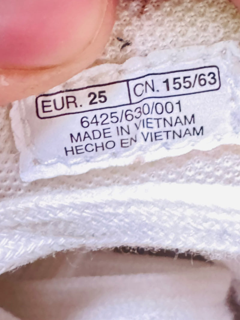 Zara kids sneaker white beige green detail
